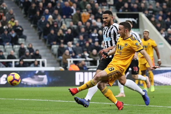 Newcastle vs Wolves (21h 27/10): Ch&iacute;ch ch&ograve;e hưởng lợi