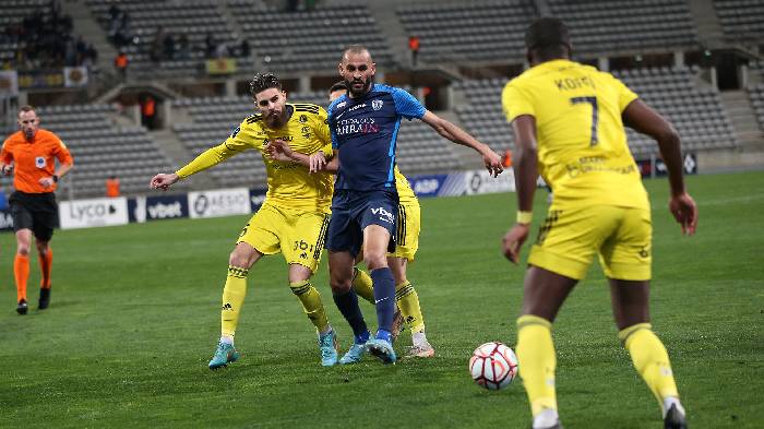 Soi k&egrave;o b&oacute;ng đ&aacute; Ph&aacute;p h&ocirc;m nay 26/12: Pau vs Paris FC