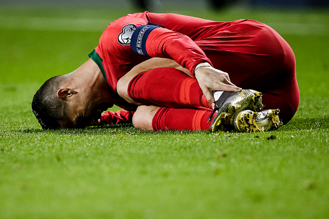 CR7 chảy m&aacute;u mũi, chấn thương phức tạp trong ng&agrave;y Bồ Đ&agrave;o Nha sảy ch&acirc;n