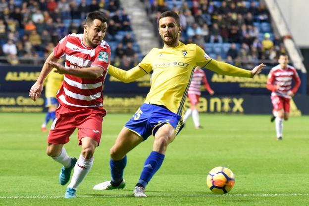 Nhận định Granada vs Cadiz, 0h00 ng&agrave;y 27/5 (Hạng 2 T&acirc;y Ban Nha)