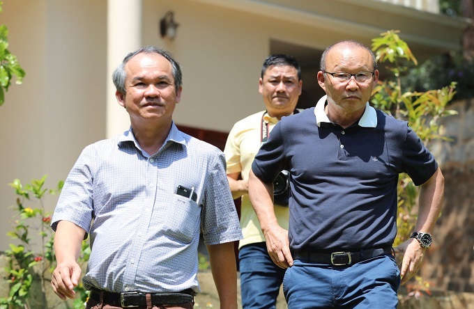 Bầu Đức n&oacute;i g&igrave; khi được mời lại m&aacute;i nh&agrave; VFF?