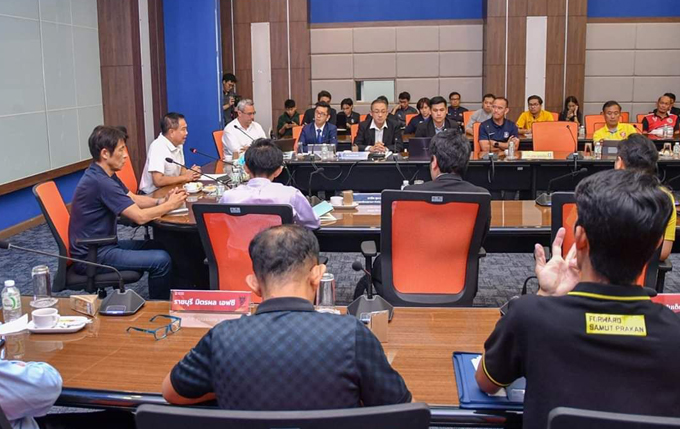 Th&aacute;i Lan vs Việt Nam: HLV Nishino cầu cứu Thai League