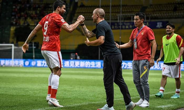Ph&acirc;n t&iacute;ch k&egrave;o hiệp 1 Guangzhou FC vs Shandong Taishan, 19h ng&agrave;y 27/7