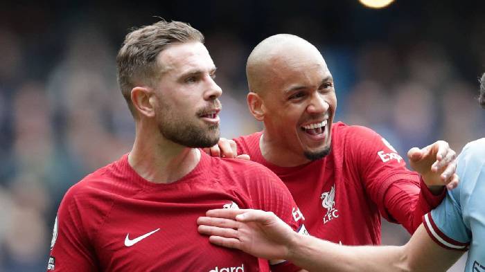 Đ&agrave;m ph&aacute;n đổ bể, 'ng&ocirc;i sao tuyến giữa' trở lại tập luyện c&ugrave;ng Liverpool