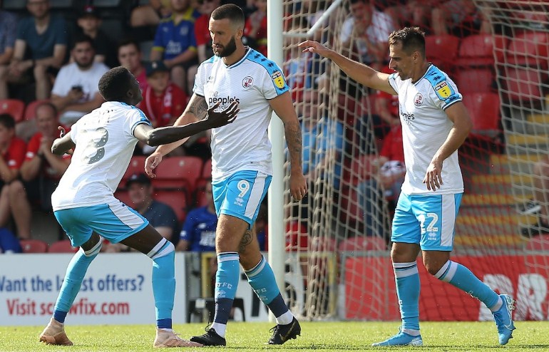 Ph&acirc;n t&iacute;ch tỷ lệ Crawley Town vs Norwich, 1h45 ng&agrave;y 28/8