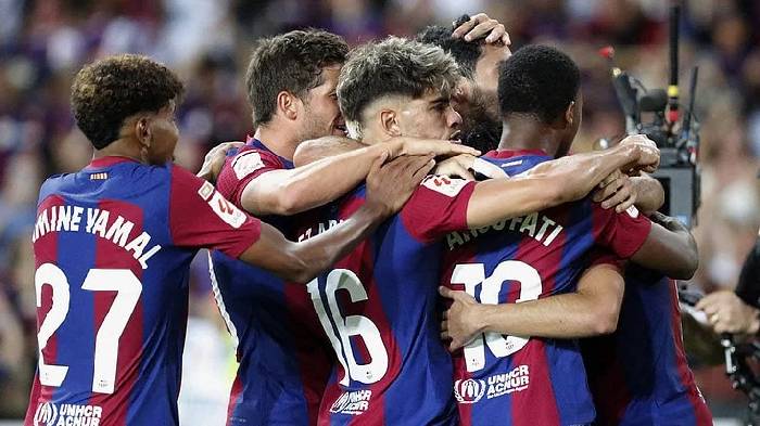 T&acirc;n binh Barca 'cho&aacute;ng' với chi&ecirc;u tr&ograve; hắc &aacute;m của La Liga
