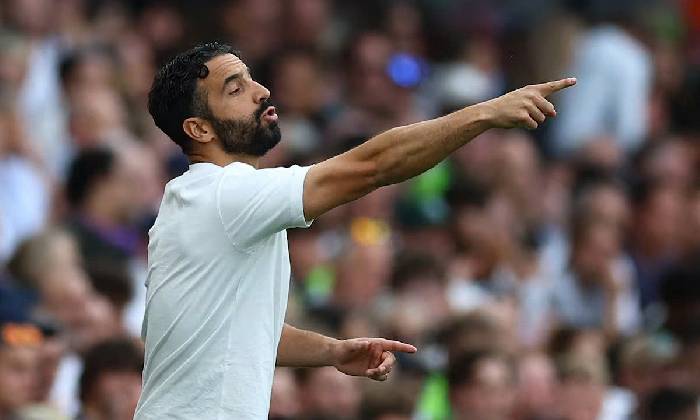 CĐV MU đ&ograve;i sa thải HLV Ruben Amorim ngay lập tức