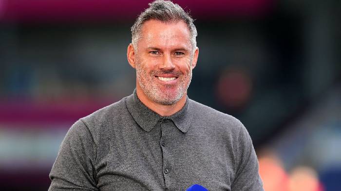 Bố của sao Arsenal: 'Carragher l&agrave; một kẻ &ocirc; nhục, để con tao y&ecirc;n'