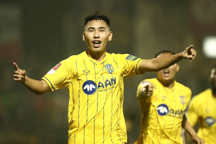 SLNA thắng Đồng Th&aacute;p trong trận đấu c&oacute; 8 b&agrave;n thắng