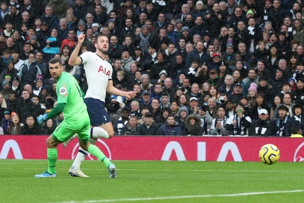 Tottenham 2-1 Brighton: Kane v&agrave; Alli gi&uacute;p G&agrave; trống lội ngược d&ograve;ng