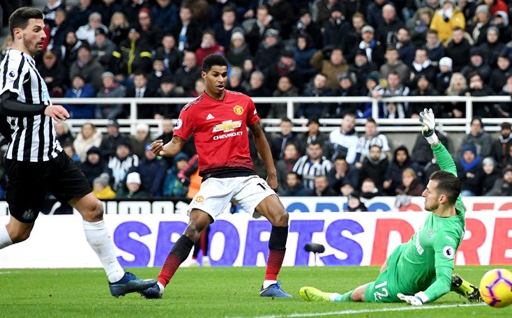 Tỷ lệ b&oacute;ng đ&aacute; Ngoại hạng Anh h&ocirc;m nay 26/12: MU vs Newcastle