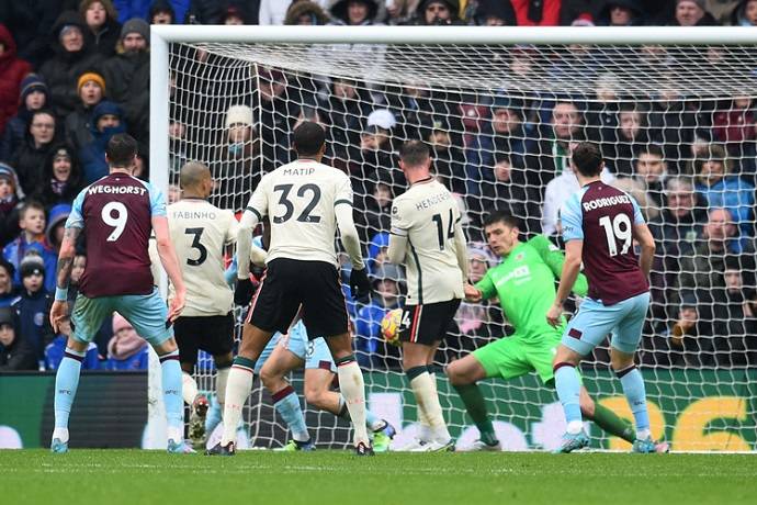 Soi k&egrave;o phạt g&oacute;c Burnley vs Liverpool, 0h00 ng&agrave;y 26/12