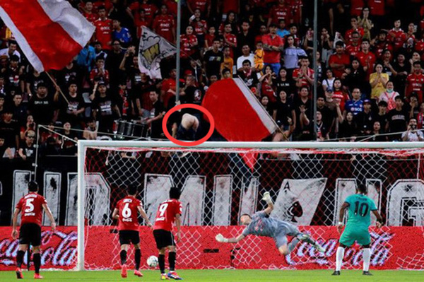 Đội b&oacute;ng của Văn L&acirc;m nhận &aacute;n phạt đầu ti&ecirc;n từ BTC Thai League