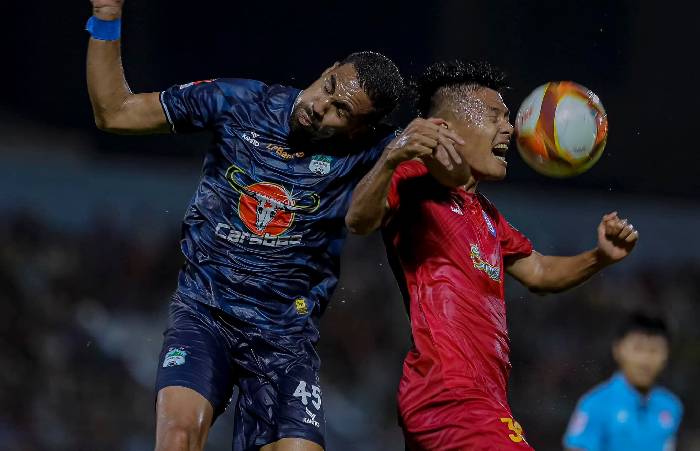 HAGL h&ograve;a vất vả Kh&aacute;nh H&ograve;a trong ng&agrave;y B&ugrave;i Tiến Dũng bắt ch&iacute;nh