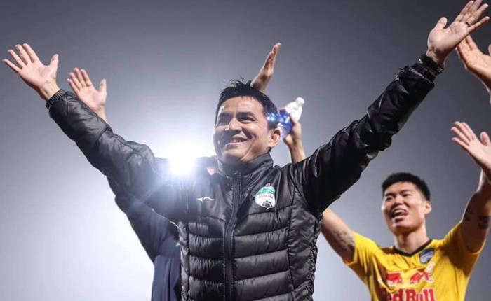 HLV Kiatisak tiết lộ về mối quan hệ với Lee Nguyễn