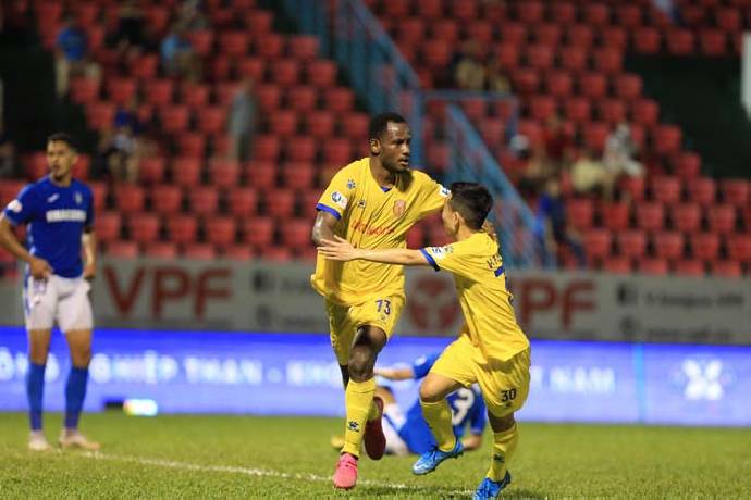 Bảng xếp hạng V.League 2021 mới nhất tối 27/4: Nam Định v&uacute;t v&agrave;o top 3