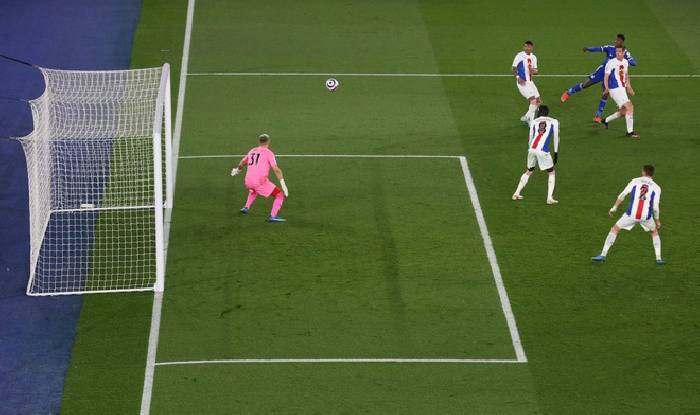 Kết quả b&oacute;ng đ&aacute; h&ocirc;m nay 27/4: Leicester, Napoli ca kh&uacute;c khải ho&agrave;n, Milan thua sốc