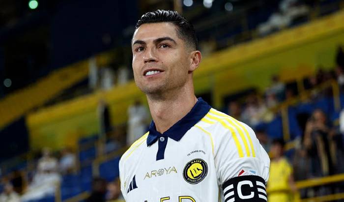 Ronaldo &aacute;m chỉ chia tay Al Nassr
