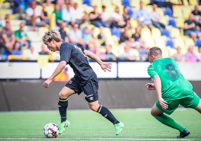 C&ocirc;ng Phượng ngồi ngo&agrave;i, Sint-Truidense khởi đầu thất vọng