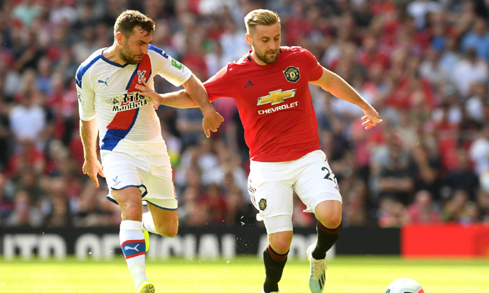 Luke Shaw &lsquo;out&rsquo; 1 th&aacute;ng, MU dở kh&oacute;c dở cười