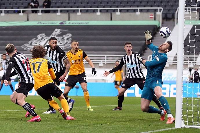 Soi k&egrave;o phạt g&oacute;c Wolves vs Newcastle, 20h00 ng&agrave;y 28/8