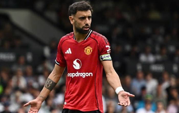 Bruno Fernandes g&acirc;y sốc khi sẵn s&agrave;ng rời MU