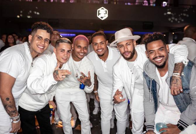 &Eacute;p CLB chọn m&igrave;nh hoặc HLV, &ocirc;ng ho&agrave;ng Samba bị 'tống khứ' khỏi Ả Rập