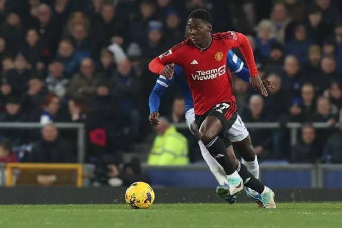 Kobbie Mainoo g&acirc;y sốt trong m&agrave;n ra mắt Man United