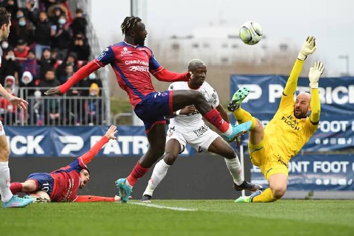 Soi k&egrave;o phạt g&oacute;c Clermont Foot vs Lille, 1h00 ng&agrave;y 29/12