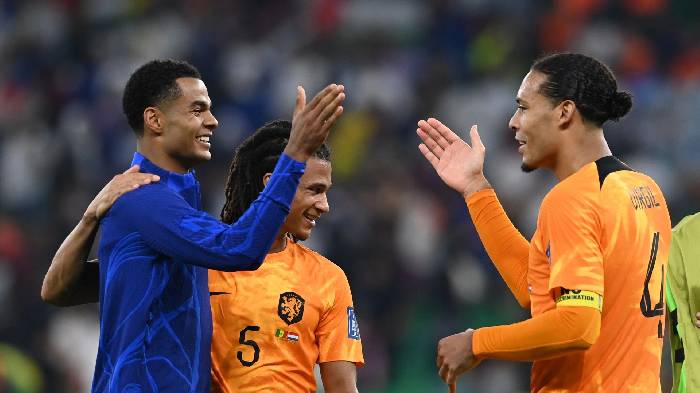 Van Dijk gửi th&ocirc;ng điệp x&aacute;t muối Man United