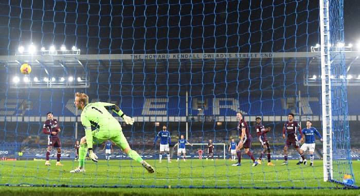 James Rodriguez ghi b&agrave;n thắng 'kỳ lạ' sau gần 4 th&aacute;ng tịt ng&ograve;i