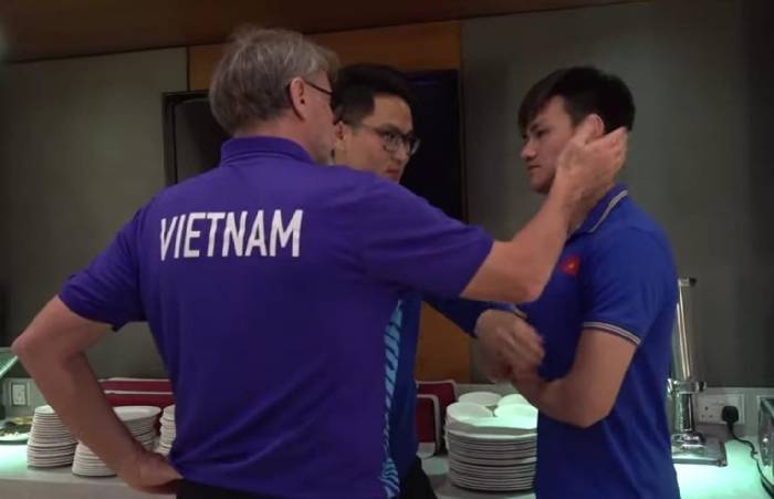 HLV Troussier giải th&iacute;ch l&yacute; do kh&ocirc;ng d&ugrave;ng Hồ Tấn T&agrave;i tại Asian Cup 2023