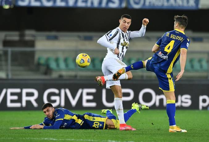 Kết quả b&oacute;ng đ&aacute; h&ocirc;m nay 28/2: Messi gọi, Ronaldo trả lời