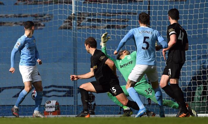 Man City chỉ c&ograve;n c&aacute;ch kỷ lục bất bại đ&uacute;ng 1 trận nữa