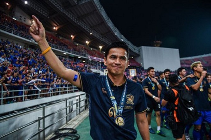 Bị Việt Nam qua mặt, LĐBĐ Th&aacute;i Lan cầu cứu Kiatisak?