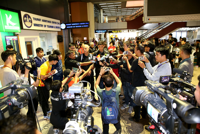 Supachai trần t&igrave;nh về tấm thẻ đỏ ở trận thua Việt Nam