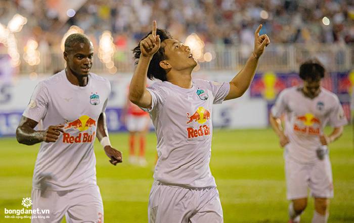 Bầu Đức chưa nghĩ đến chức v&ocirc; địch của HAGL v&igrave; vẫn 'ngại' H&agrave; Nội