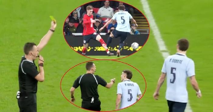 Ng&ocirc;i sao MU nhận 2 thẻ v&agrave;ng nhưng vẫn tho&aacute;t thẻ đỏ