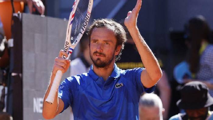 Medvedev thắng &lsquo;thần tốc&rsquo; sau 63 ph&uacute;t, gi&agrave;nh v&eacute; v&agrave;o v&ograve;ng 4 Madrid Open