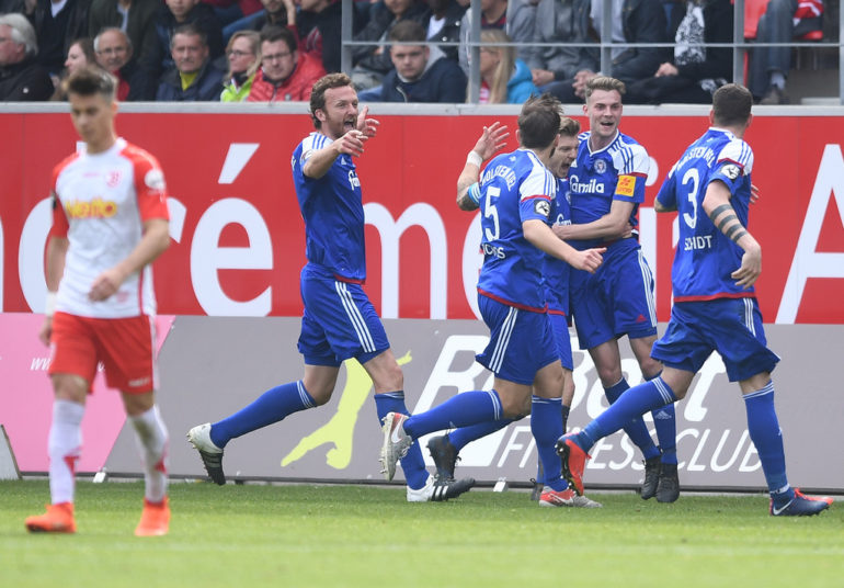 Nhận định b&oacute;ng đ&aacute; Holstein Kiel vs Arminia Bielefeld, 18h00 ng&agrave;y 30/5