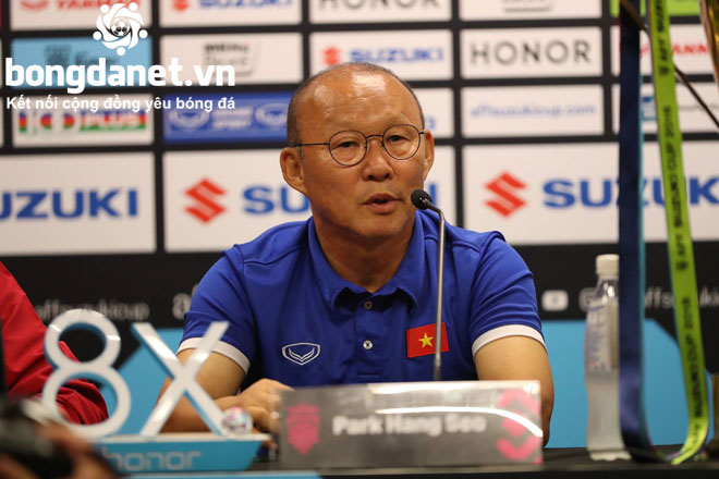 Thầy Park tiết lộ bất ngờ về chuyện tiền lương tr&ecirc;n b&aacute;o H&agrave;n Quốc