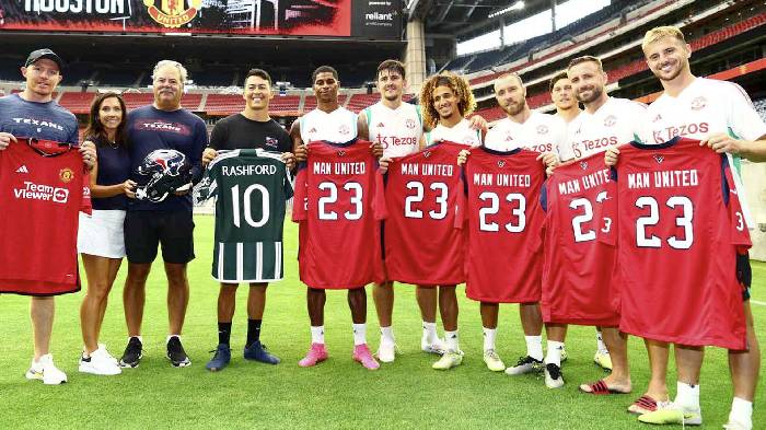 'Anh ấy đ&atilde; từ chối 2 &ocirc;ng lớn nước Anh để chọn Man United'