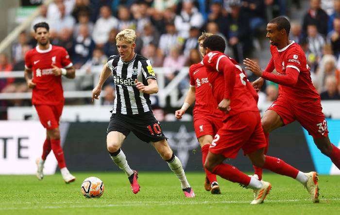 'Cậu ta qu&aacute; liều lĩnh v&agrave; vội v&agrave;ng, tự l&agrave;m kh&oacute; Liverpool'