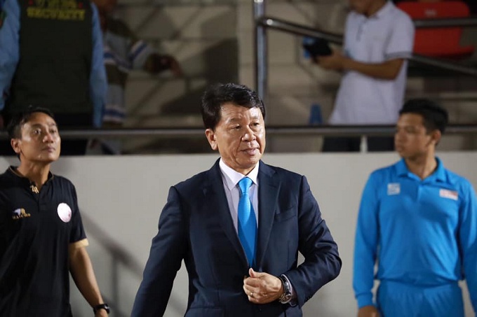 HLV TP.HCM l&yacute; giải việc gọi cầu thủ ra ngo&agrave;i s&acirc;n để phản đối trọng t&agrave;i