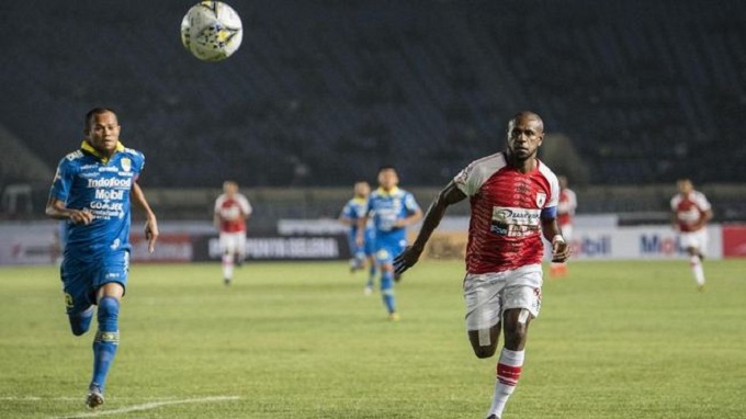 Nhận định b&oacute;ng đ&aacute; Persija vs Persipura, 18h30 ng&agrave;y 28/11: Bỏ xa nh&oacute;m đ&egrave;n đỏ