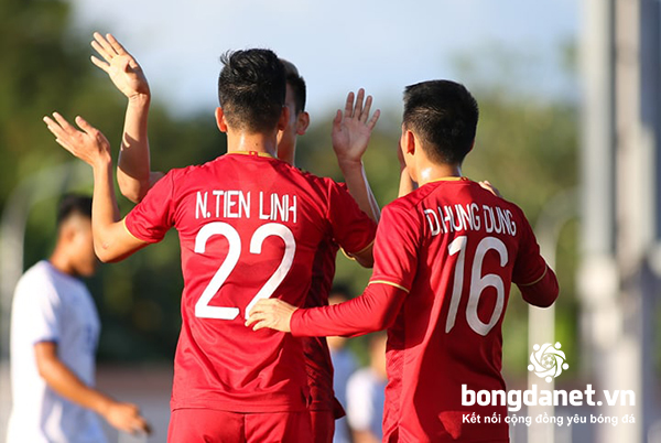 U22 Việt Nam 6-1 U22 L&agrave;o: Bổn cũ soạn lại, U22 Việt Nam x&acirc;y chắc ng&ocirc;i đầu