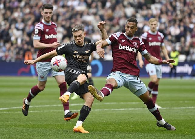 Soi k&egrave;o phạt g&oacute;c Arsenal vs West Ham, 3h15 ng&agrave;y 29/12	