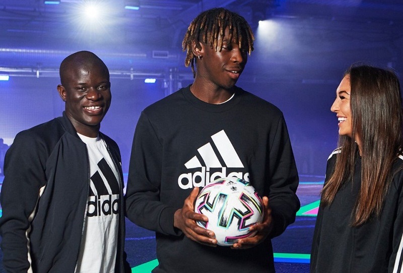 EURO 2021: Kh&aacute;m ph&aacute; tr&aacute;i b&oacute;ng Uniforia lăn qua 12 quốc gia