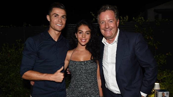 Piers Morgan tự h&agrave;o khi 'gi&uacute;p' Ronaldo tho&aacute;t khỏi Man United