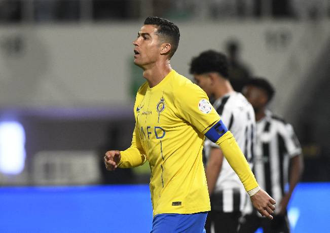 Ronaldo nhận &aacute;n phạt v&igrave; h&agrave;nh vi phản cảm